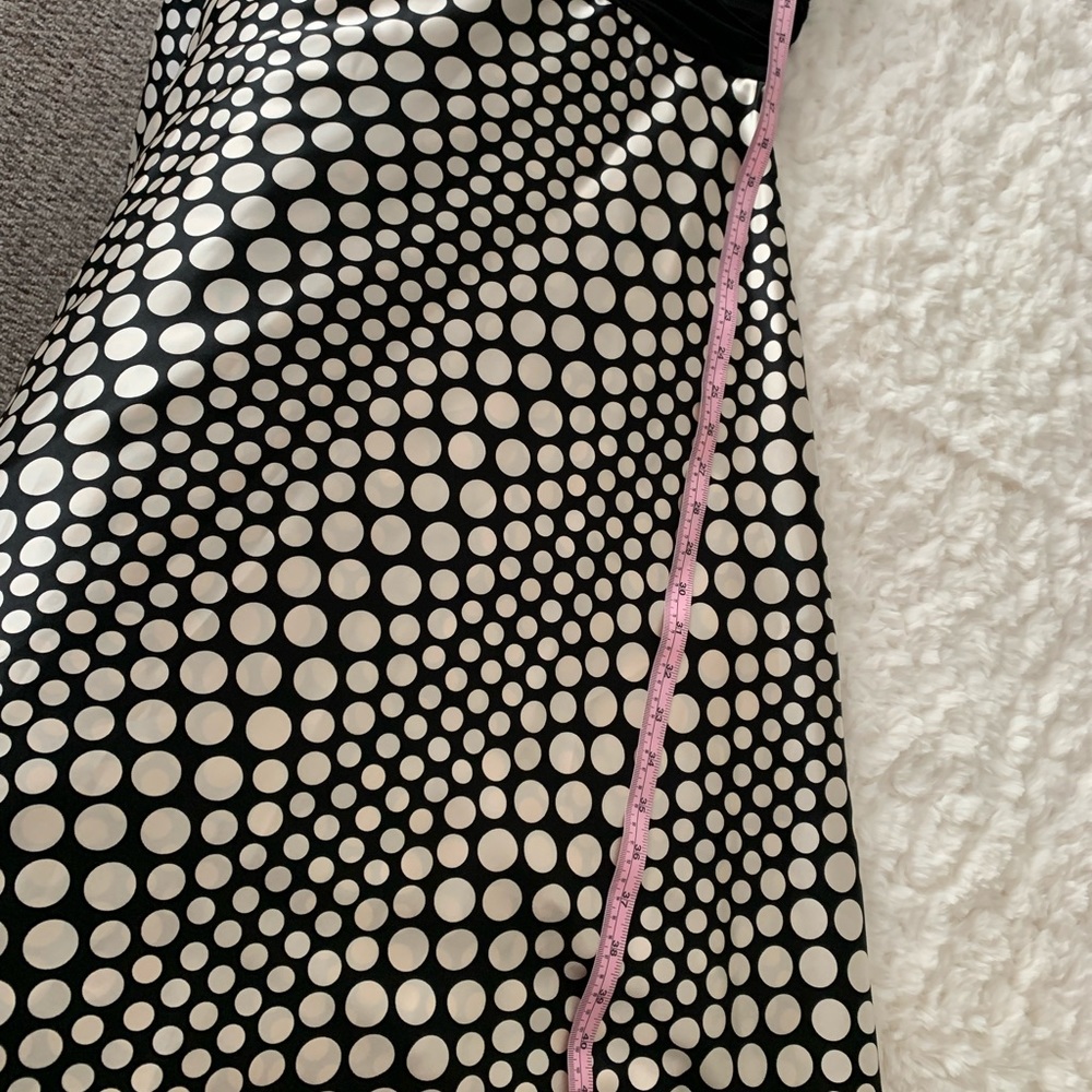 (Connected apparel) Woman’s dress with satin Skirt and a stretch on top - Picture 16 of 16